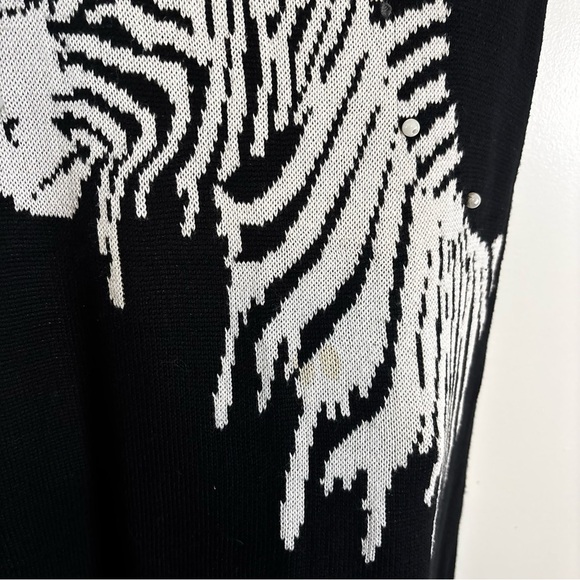 Unique Knit Mesh Dress with Zebra - Picture 6 of 8